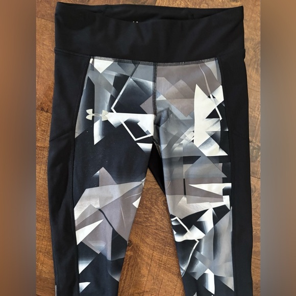 Under Armour crop compression women Sz small - Picture 4 of 9